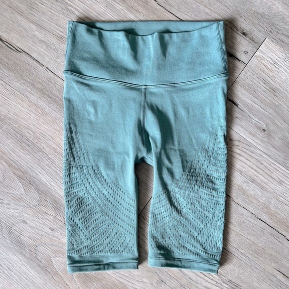 Reveal High-Rise Short by Lululemon​​ - Picture 2 of 5